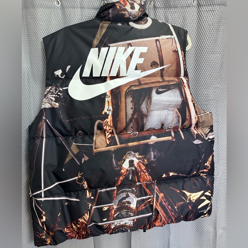 NIKE: Men’s Nike Therma-Fit Zero Gravity Down Vest. - Picture 4 of 5
